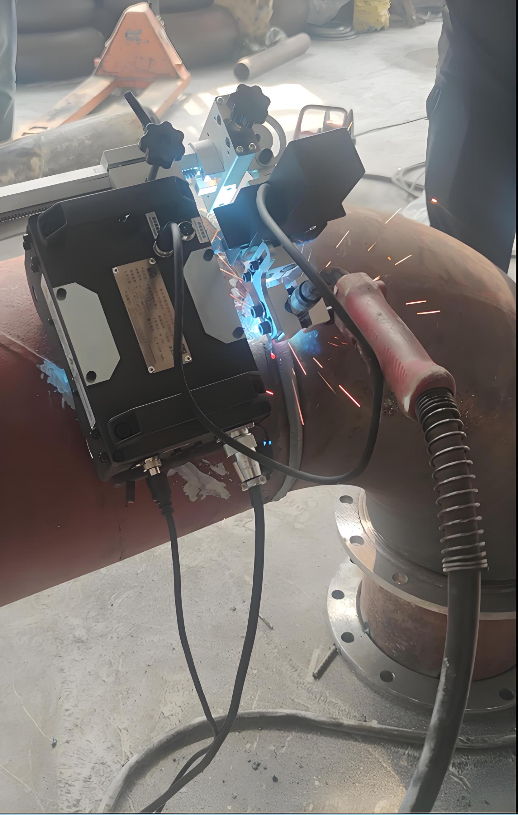 Pipe welding robot on circumferential seam