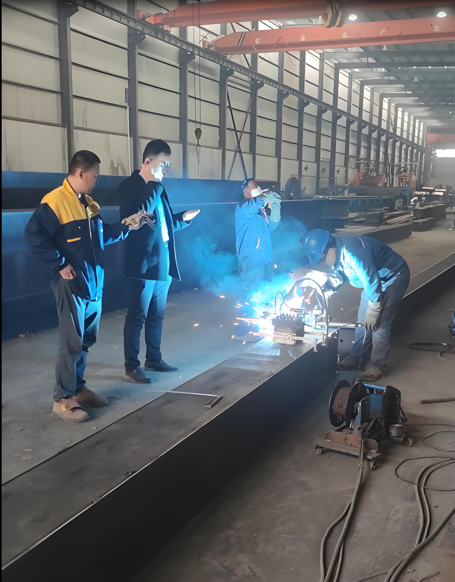 Steel structure fillet welding machine