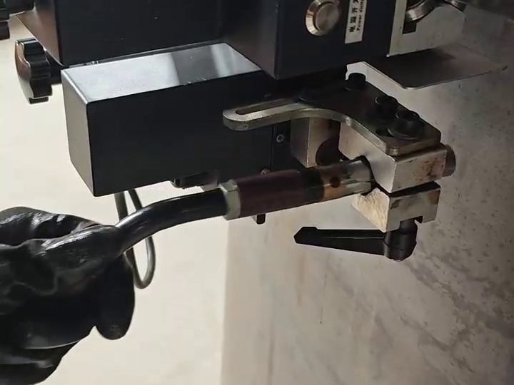 RG flexible-track carriage torch and clamping unit close-up — real photo