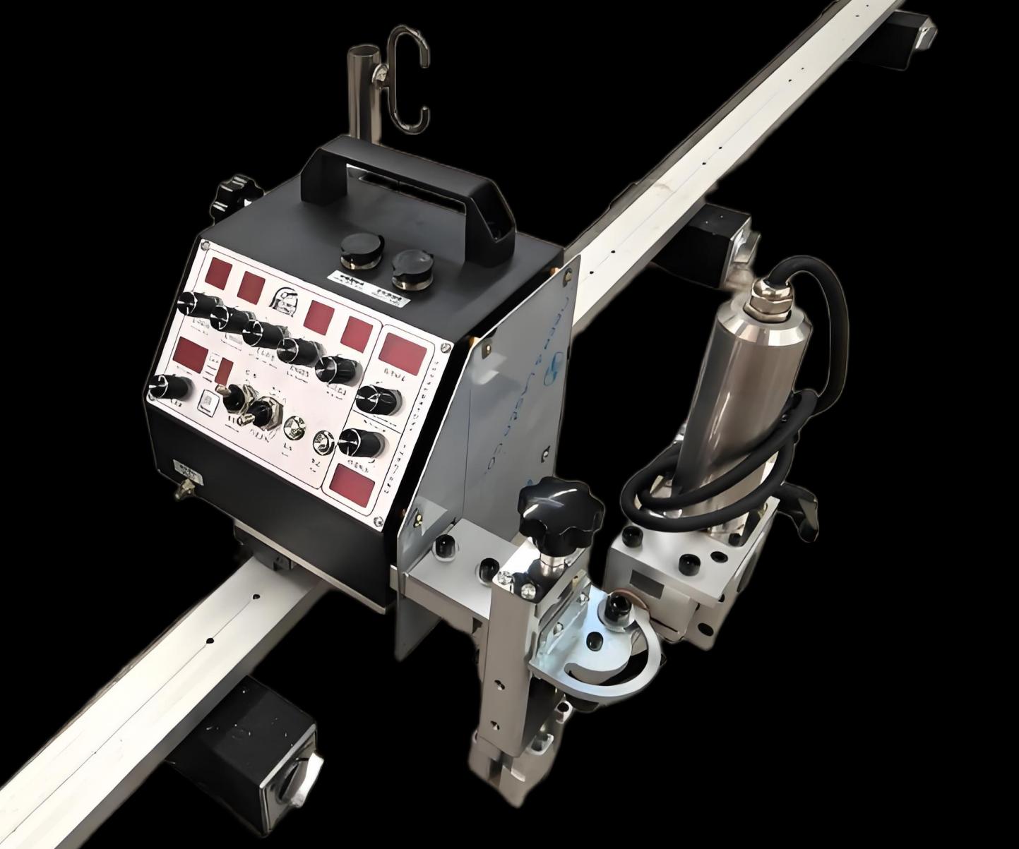 Straight track welding carriage